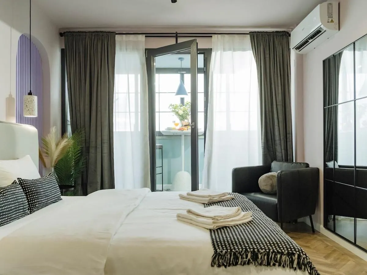 Apartment Cloud 8 Studio - 180 View Bucharest Romania